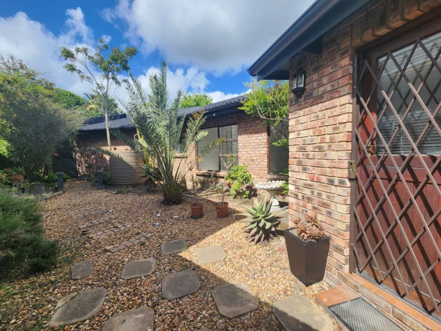 5 Bedroom Property for Sale in Loerie Park Western Cape